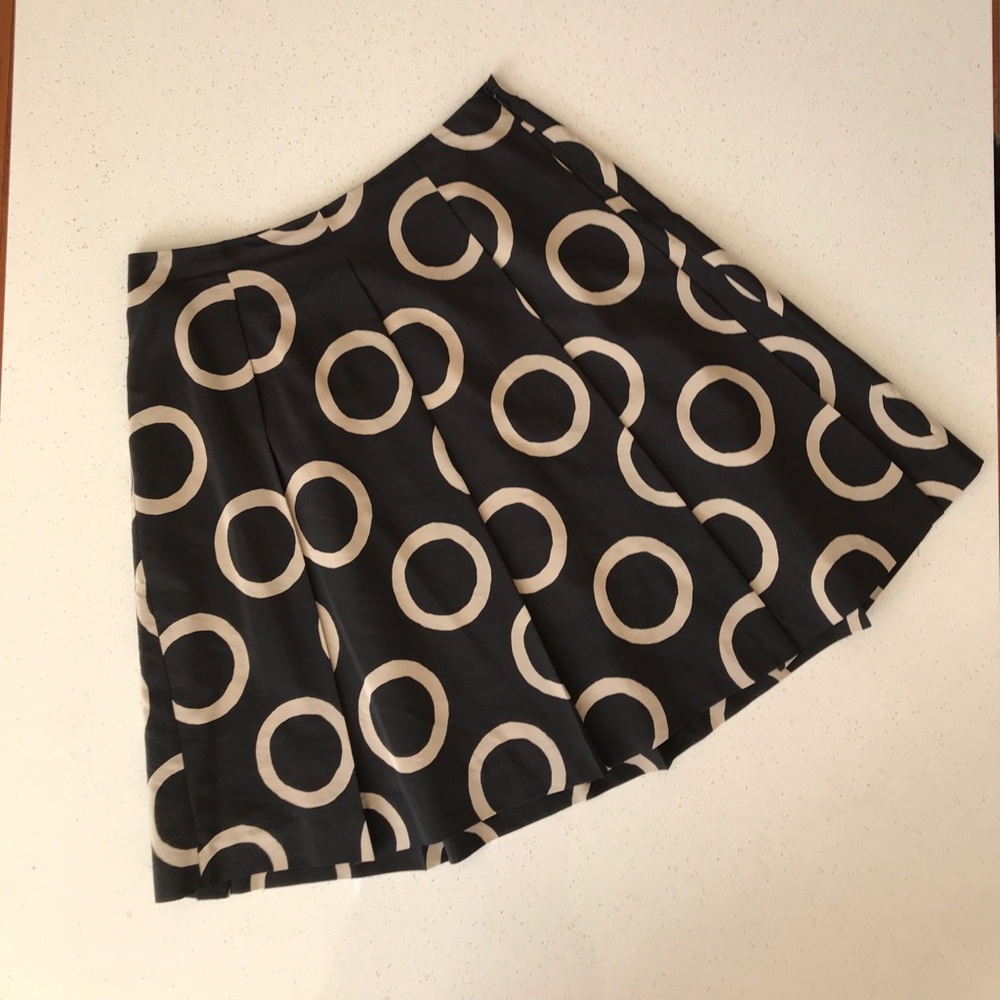 Black & Taupe Graphic Circles Skirt